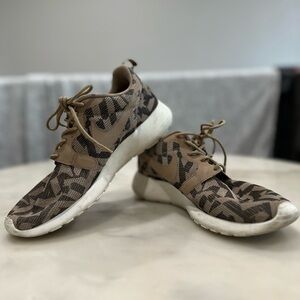 Women’s Nike Roshe One Jaquard - Brown and Tan